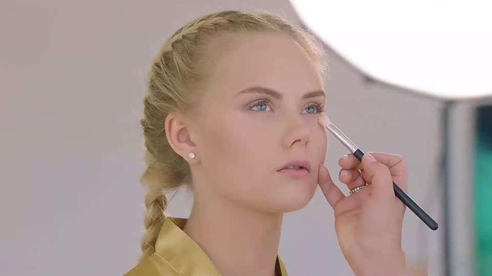 马尾辫高挑大长腿小姐姐充满野性风情，掏出鸡巴大力吞吐口交射精骚逼挑逗蜜桃臀母狗性交