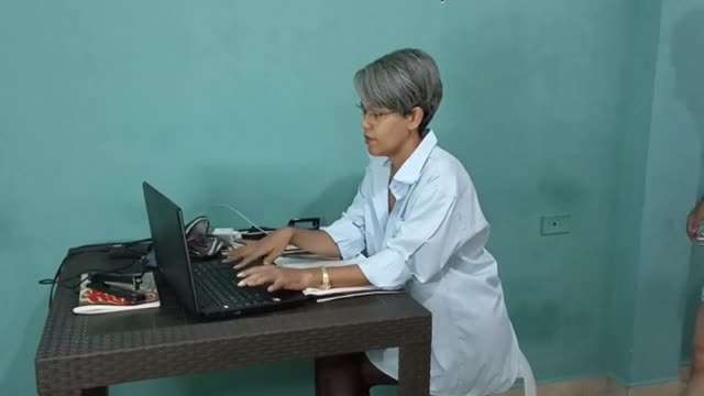 My_stepsister_asked_me_for_a_massage_but_what_she_姐弟剪辑情趣内衣射精骚逼挑逗美臀性交