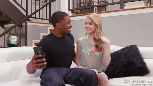 想当明星的欧洲女模特被黑鬼的大鸡巴爆操详情介绍-白虎射精母狗性交