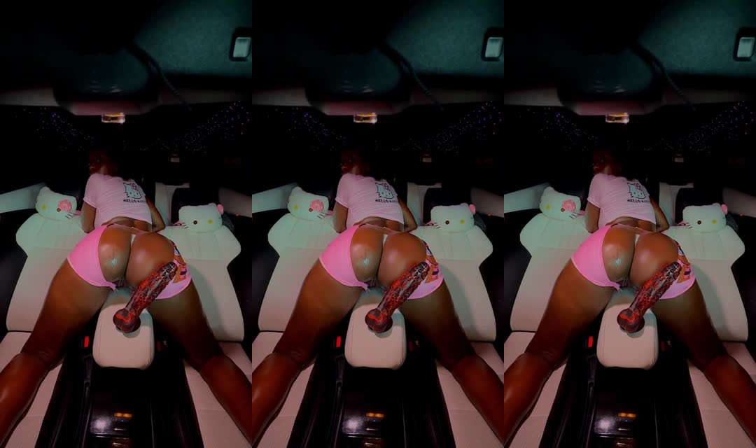 a parking lot黑妹骚逼人妻挑逗蜜桃臀露出