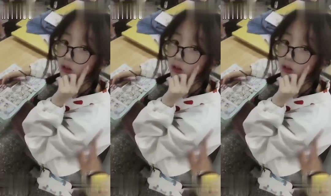 父女乱伦 粘人的女儿非要爸爸疼爱！那女儿是爸爸的小情人，所以操情人应该没问题吧鬼父肛塞剪辑情趣内衣骚逼美臀母狗萝莉性交