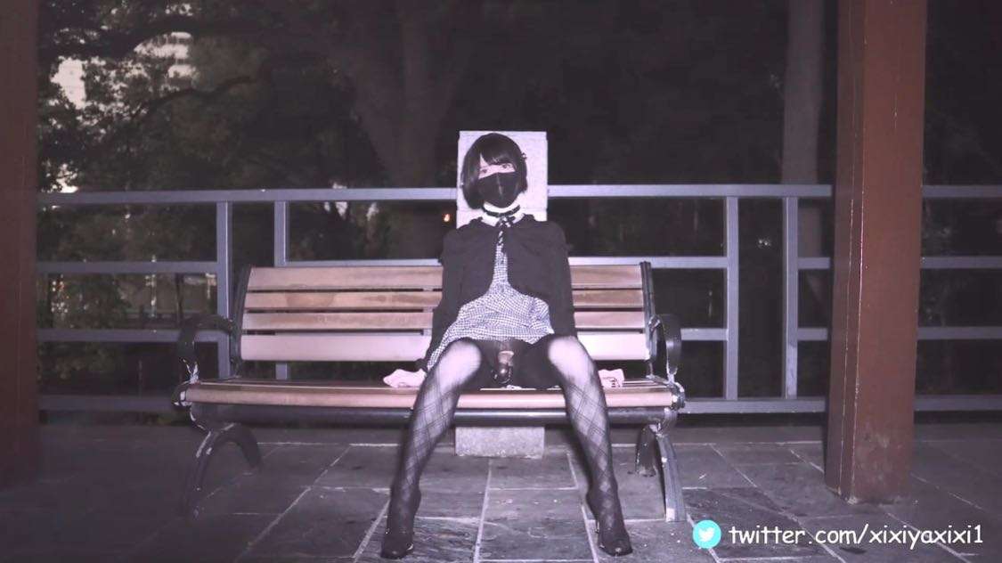 公园长椅的涩涩time，经常刺激的户外露出，跳蛋街拍街射ts挑逗射精伪娘