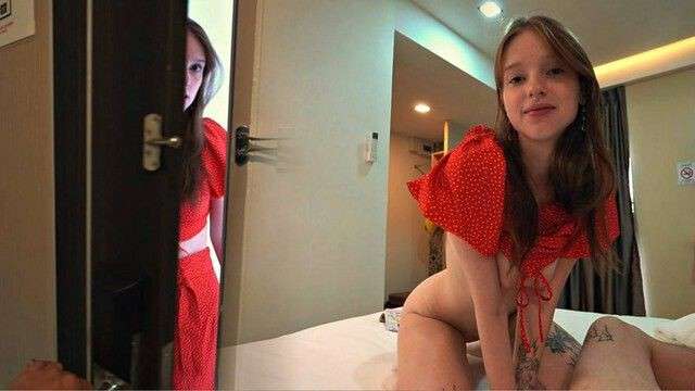 我的同父异母姐姐是个妓女，她不得不利用我的带薪工作时间姐弟骚逼挑逗萝莉性交