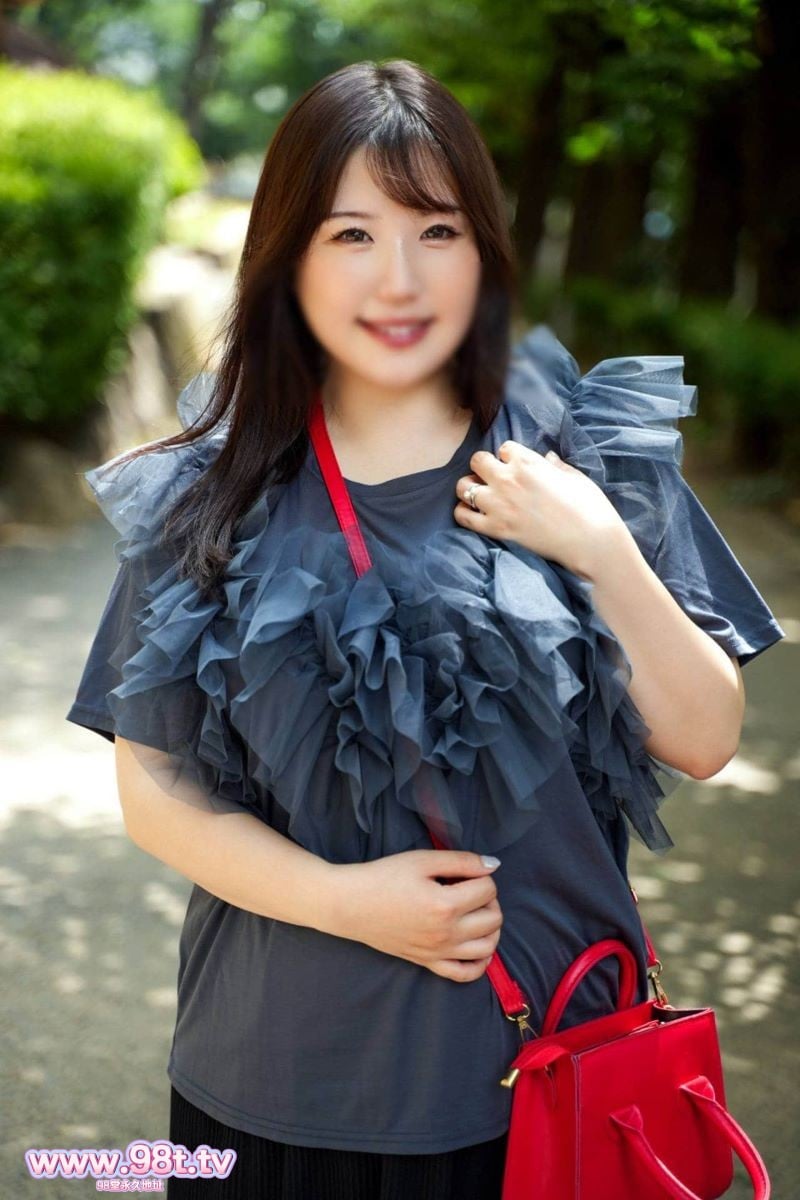 FC2PPV-4802703- 出産後に性欲が増大してヤリマン化した爆乳*。手当たり次第に色んな男とヤリま