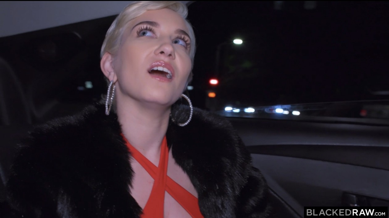 性感短发美女性交挑逗骚逼射精3P