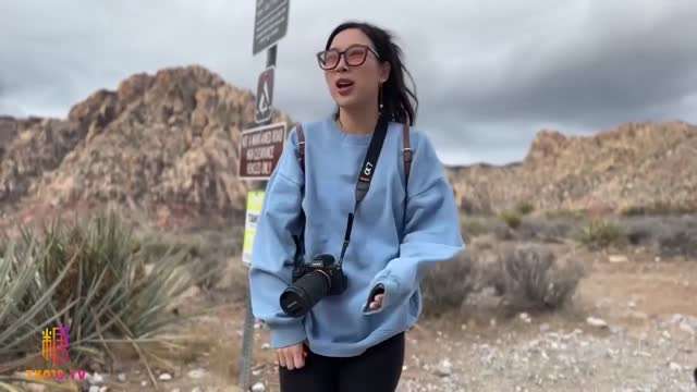 亚裔反差骚货【Elle Lee】户外诱惑 迷路旅行者搭车感谢方式 给车主深喉吃鸡口爆颜射骚逼挑逗街拍街射