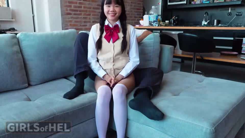 亚裔萝莉P站博主 FlameHEL 与外国大叔BDSM，道具捆绑强制高潮被活活操哭！第八弹亚裔射精骚逼挑逗萝莉性交