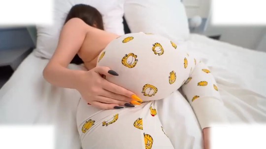 P站巨乳女神yuukoo逼痒难耐寻求男友大鸡巴的安慰骚货完美的腰臀比堪称顶级炮架性交蜜桃臀射精